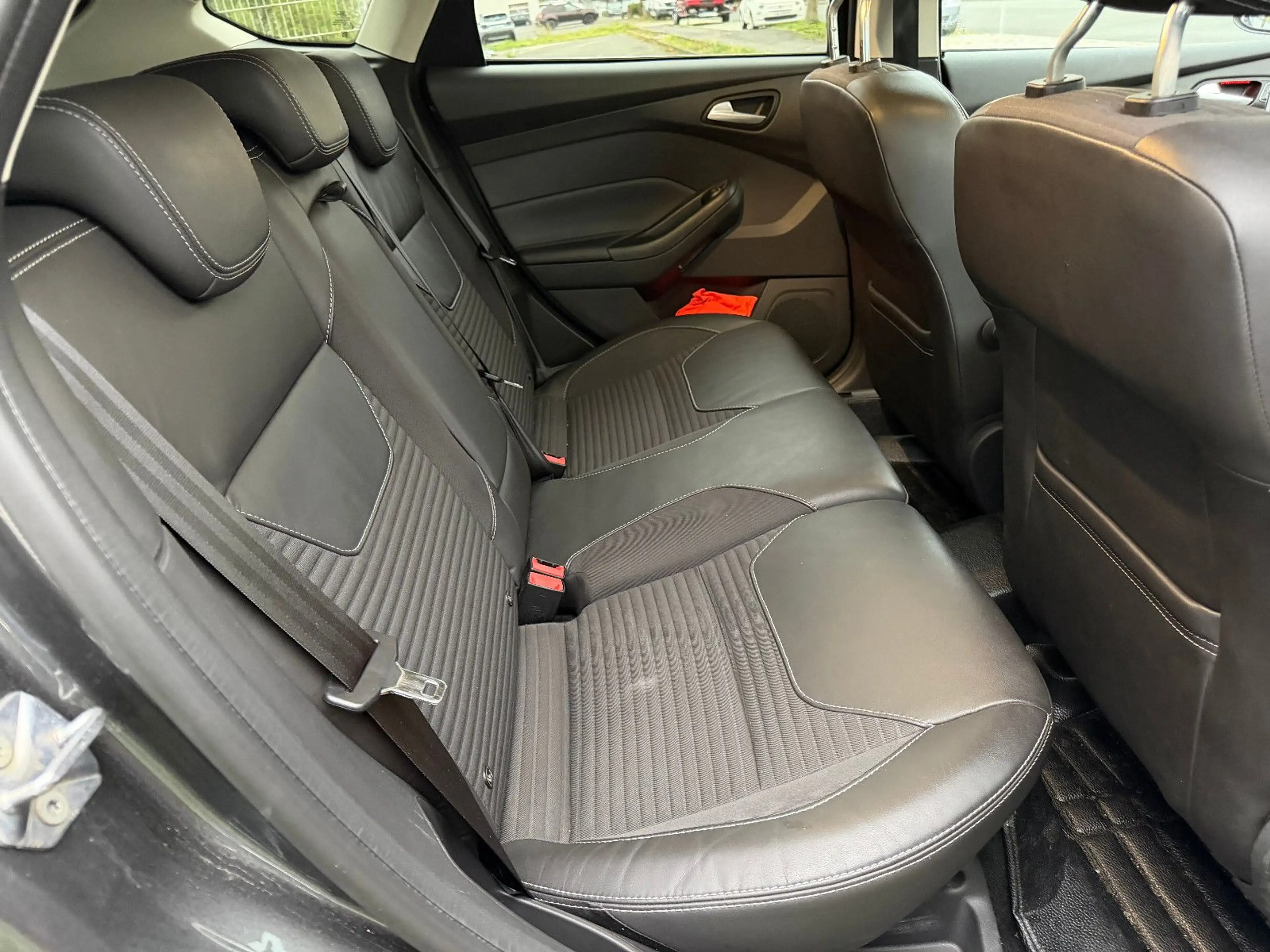 Ford Focus 2.0 d Titanium — photo 12