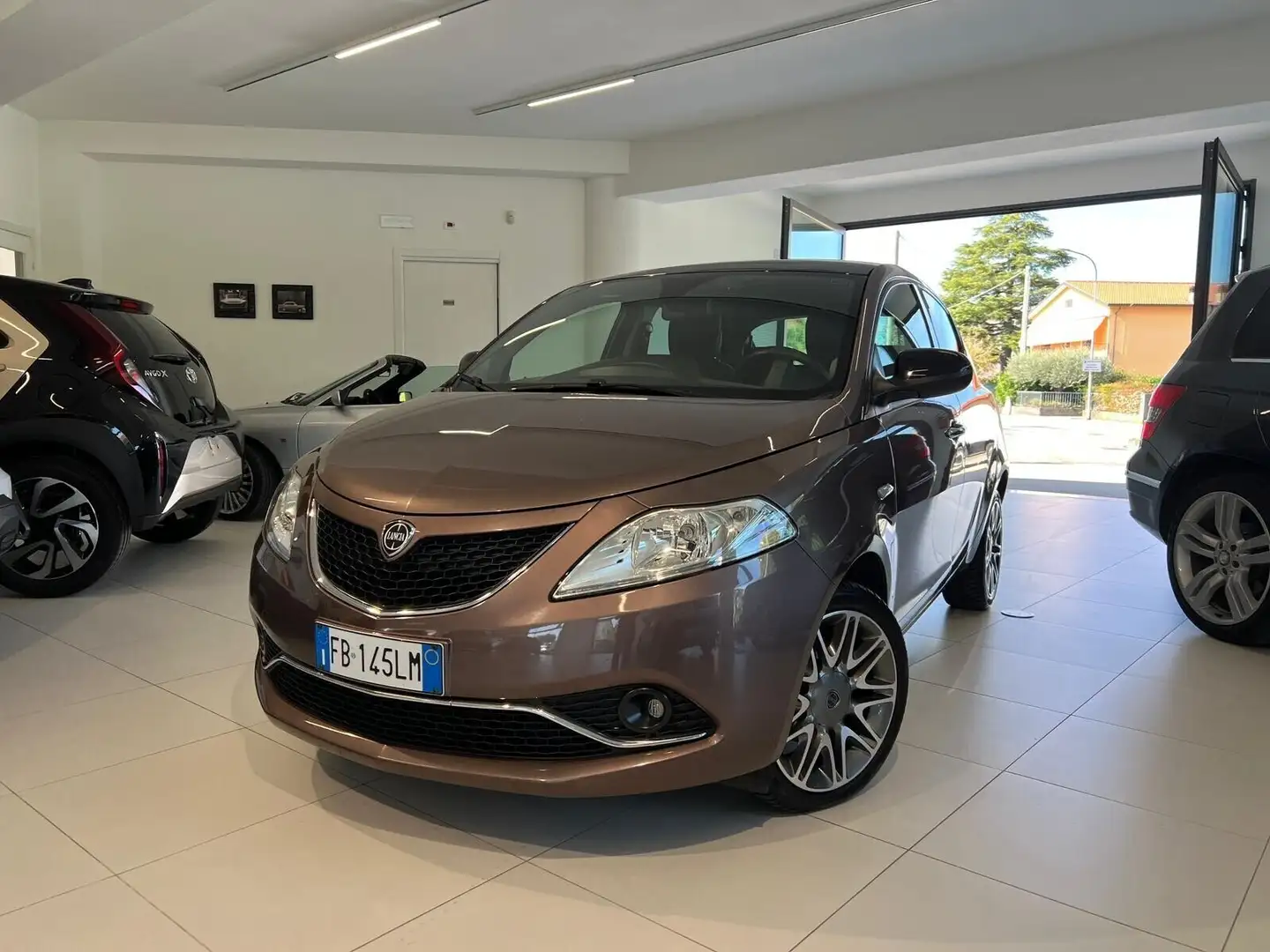 Lancia Ypsilon Ypsilon 1.3 MJT 16V 95 CV 5 porte S&S Platinum Bronzo - 2