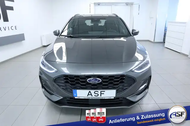 Ford Focus view 3