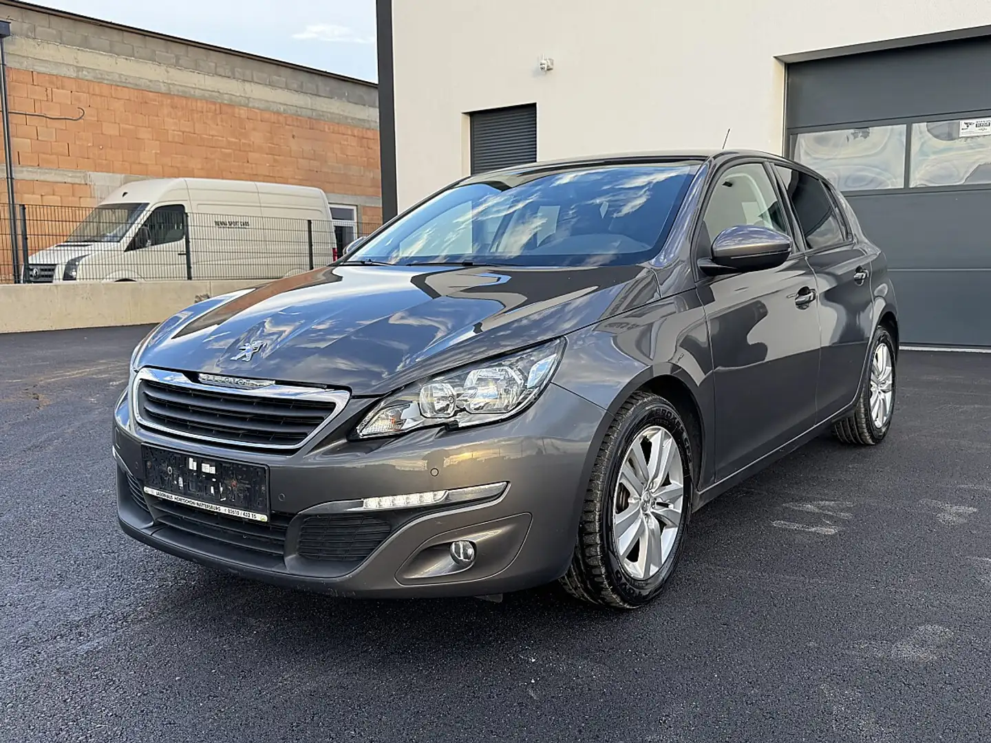 Peugeot 308 1,6 BlueHDI 120 Allure Aut.*TOP-AUSSTATTUNG* Grau - 1