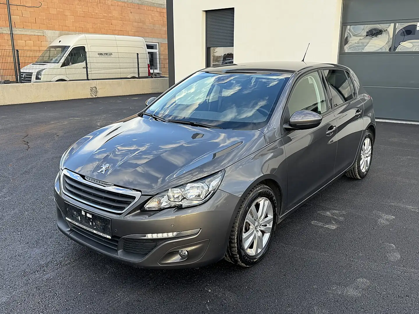 Peugeot 308 1,6 BlueHDI 120 Allure Aut.*TOP-AUSSTATTUNG* Grau - 2