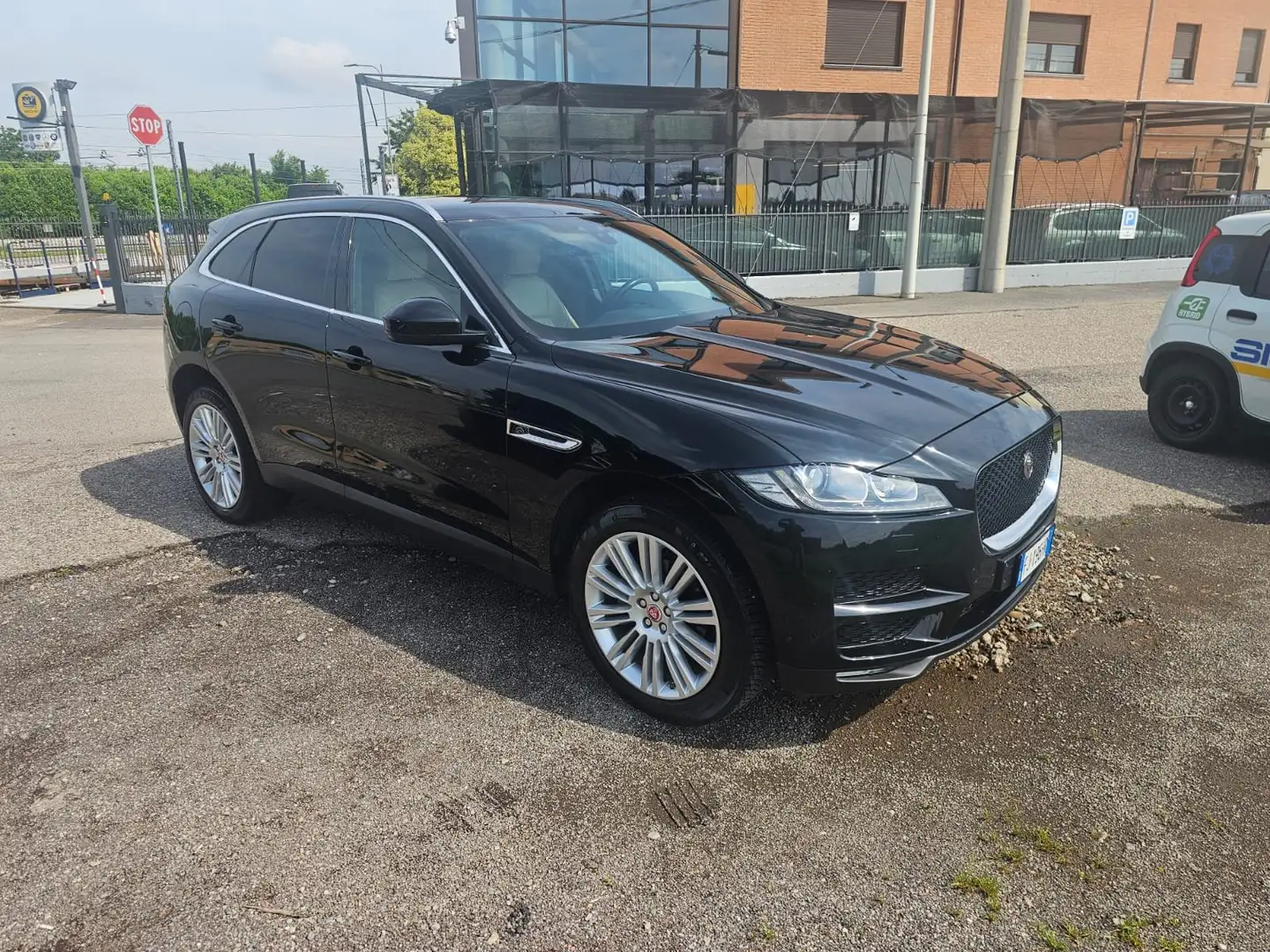 Jaguar F-Pace F-Pace 2.0d awd 180cv auto Noir - 2