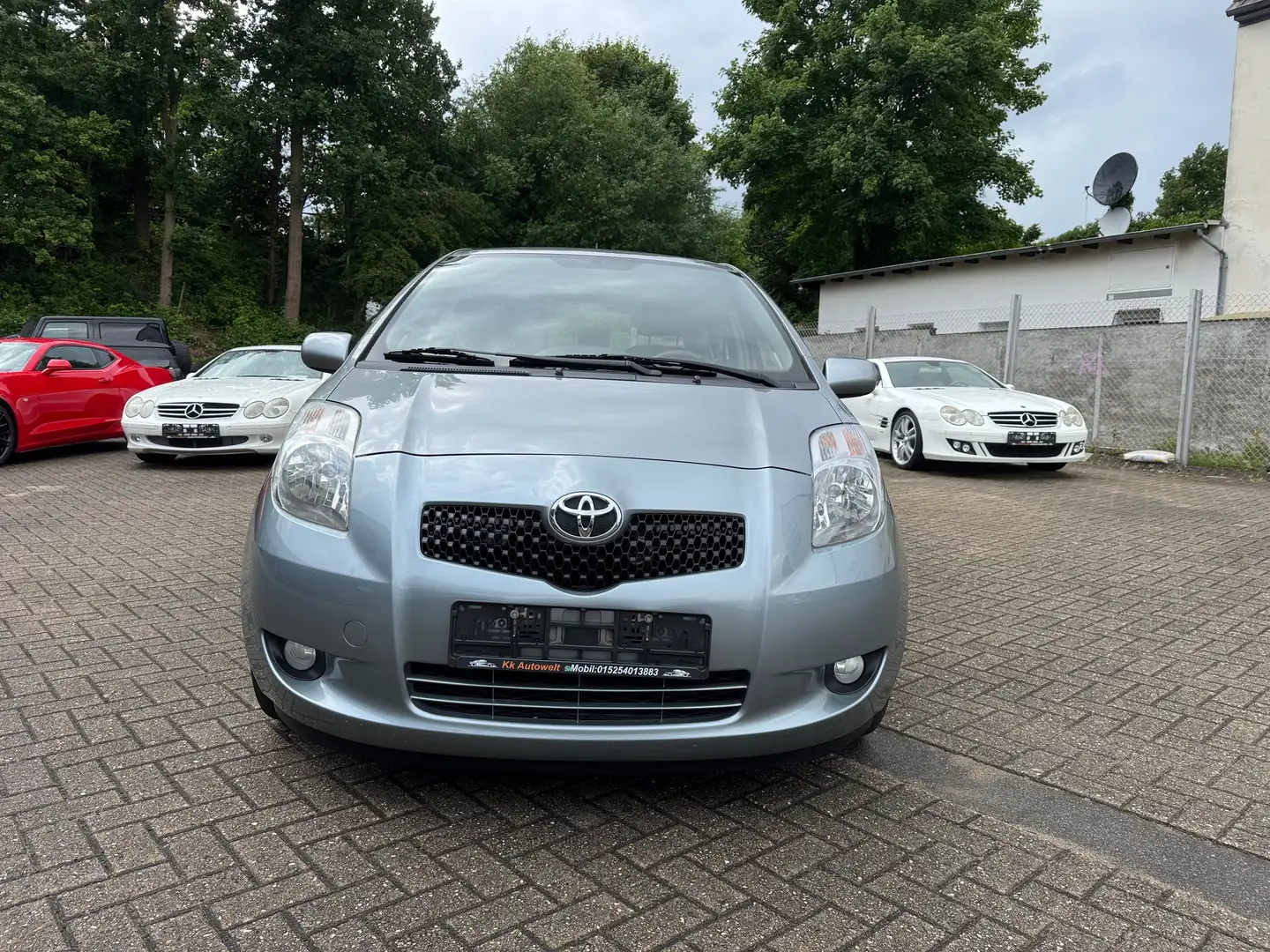Toyota Yaris Klima, Alufelgen, Elktr. Fensterheber… Grau - 2
