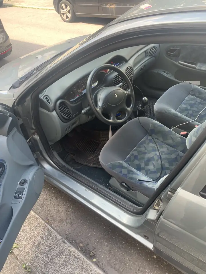 Renault Megane 1.4e, foto 7