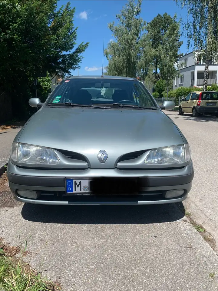 Renault Megane 1.4e, foto 3
