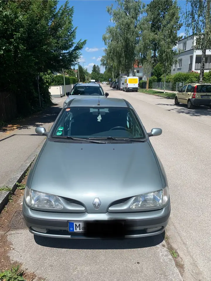 Renault Megane 1.4e, foto 1