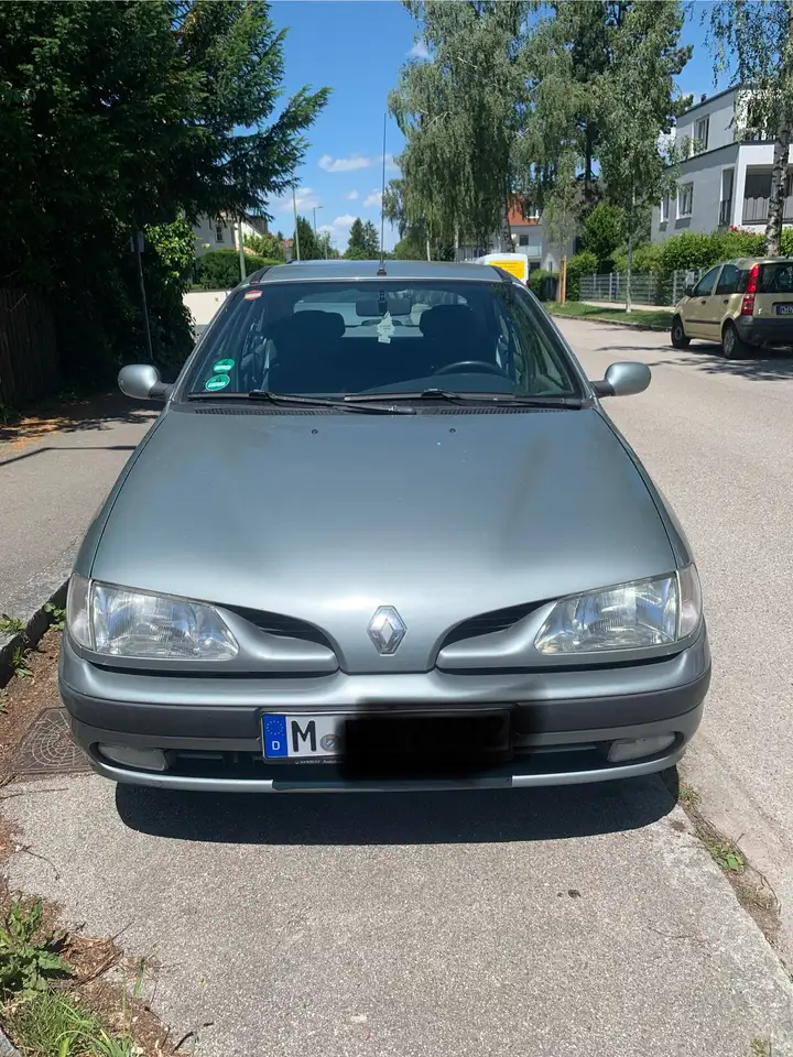 Renault Megane 1.4e, foto 2