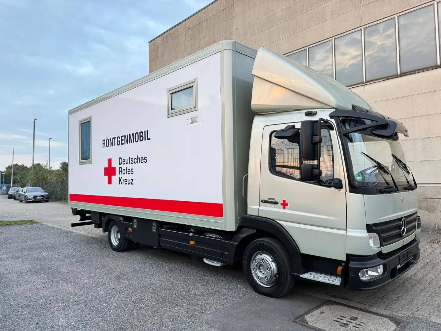 Mercedes-Benz Atego 816 *WOHNMOBIL*RÖNTGENMOBIL*CAMPER*UNIKAT* Grigio - 1