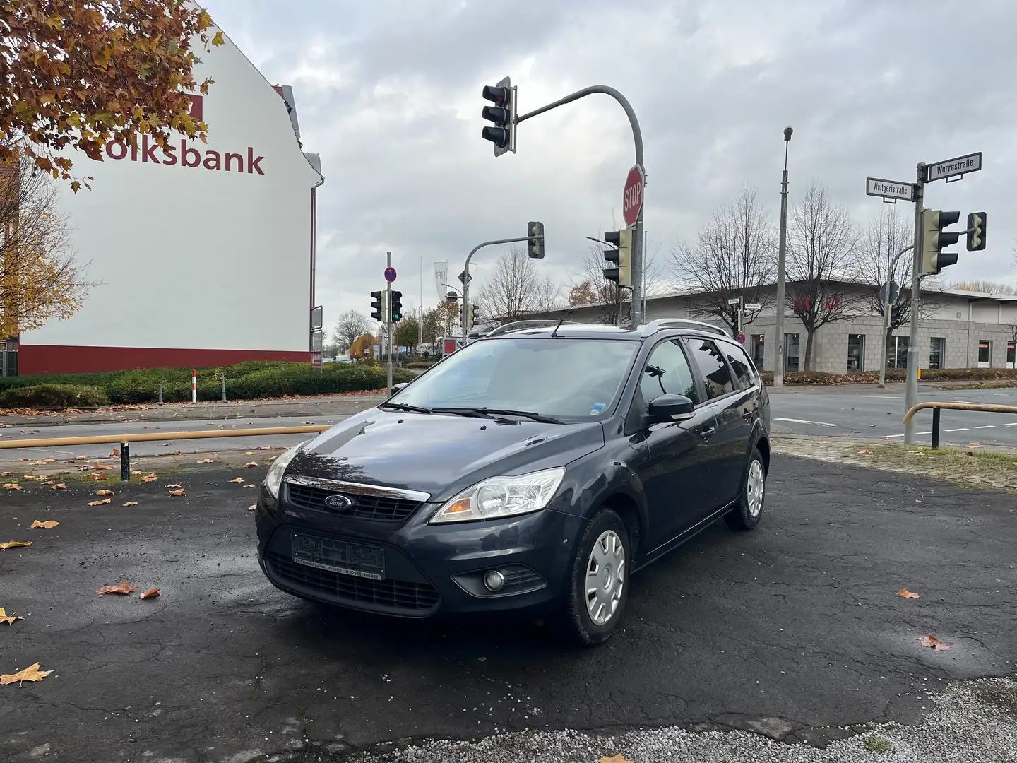 Ford Focus STYLE*KLIMA*AUX*AHK*100.000*TKM*TÜV/AU*11/2027* Grau - 1