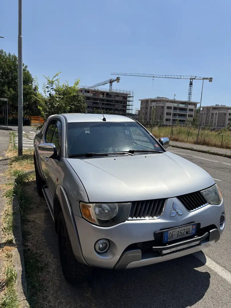 Mitsubishi L200 d.cab 2.5 di-d Intense - 1