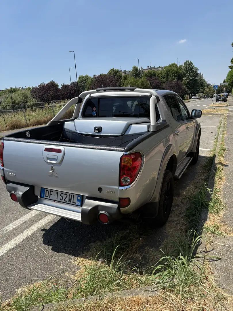 Mitsubishi L200 d.cab 2.5 di-d Intense - 2