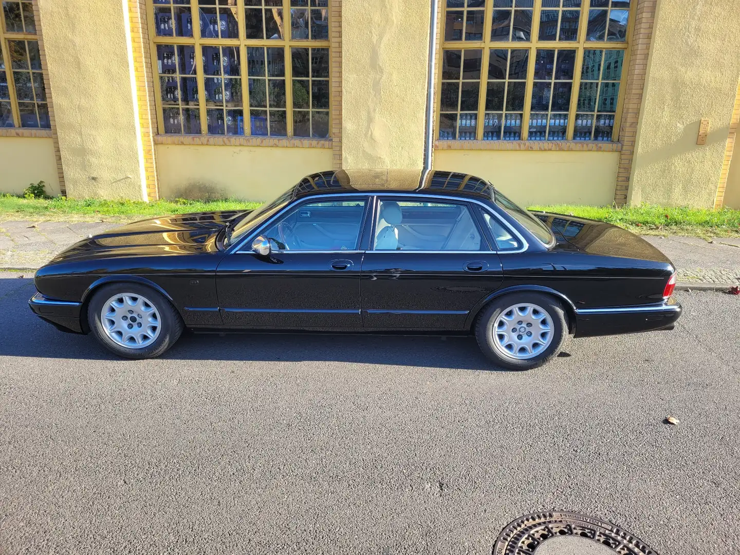 Jaguar XJ6 X300 Noir - 1