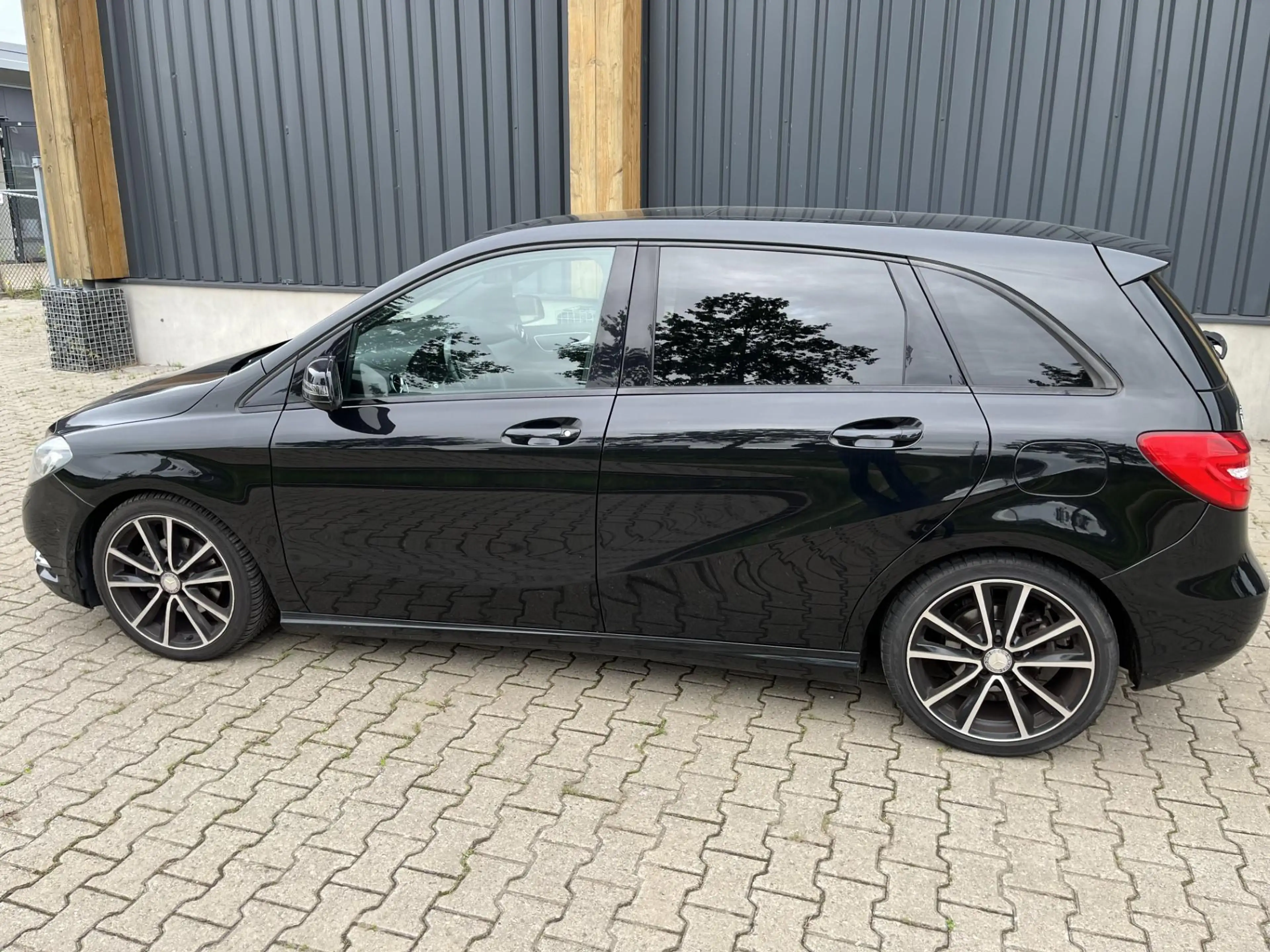 Mercedes-Benz B 180 Prestige Panoramadak, trekhaak, Meeneemprijs — photo 2