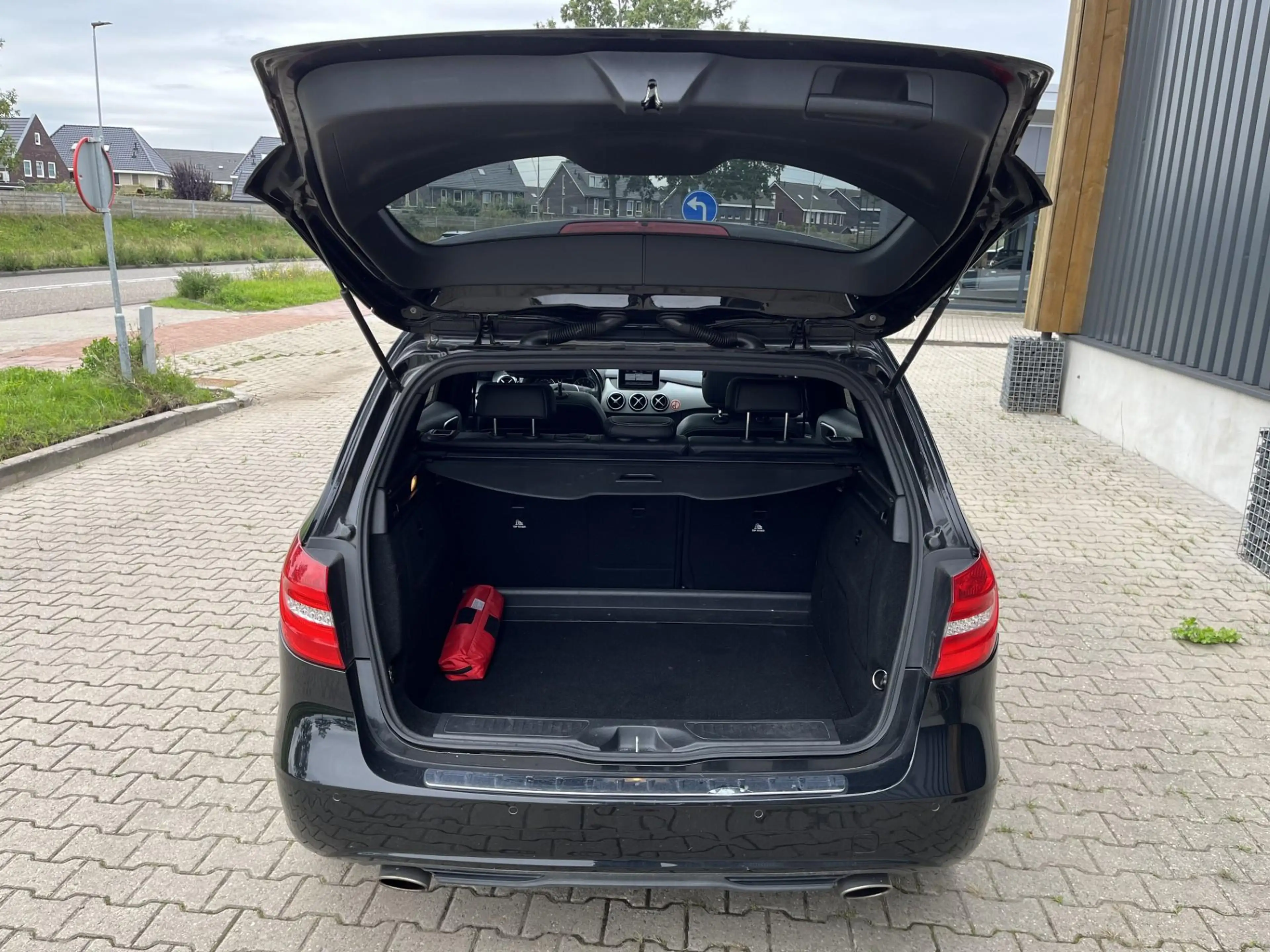 Mercedes-Benz B 180 Prestige Panoramadak, trekhaak, Meeneemprijs — photo 9