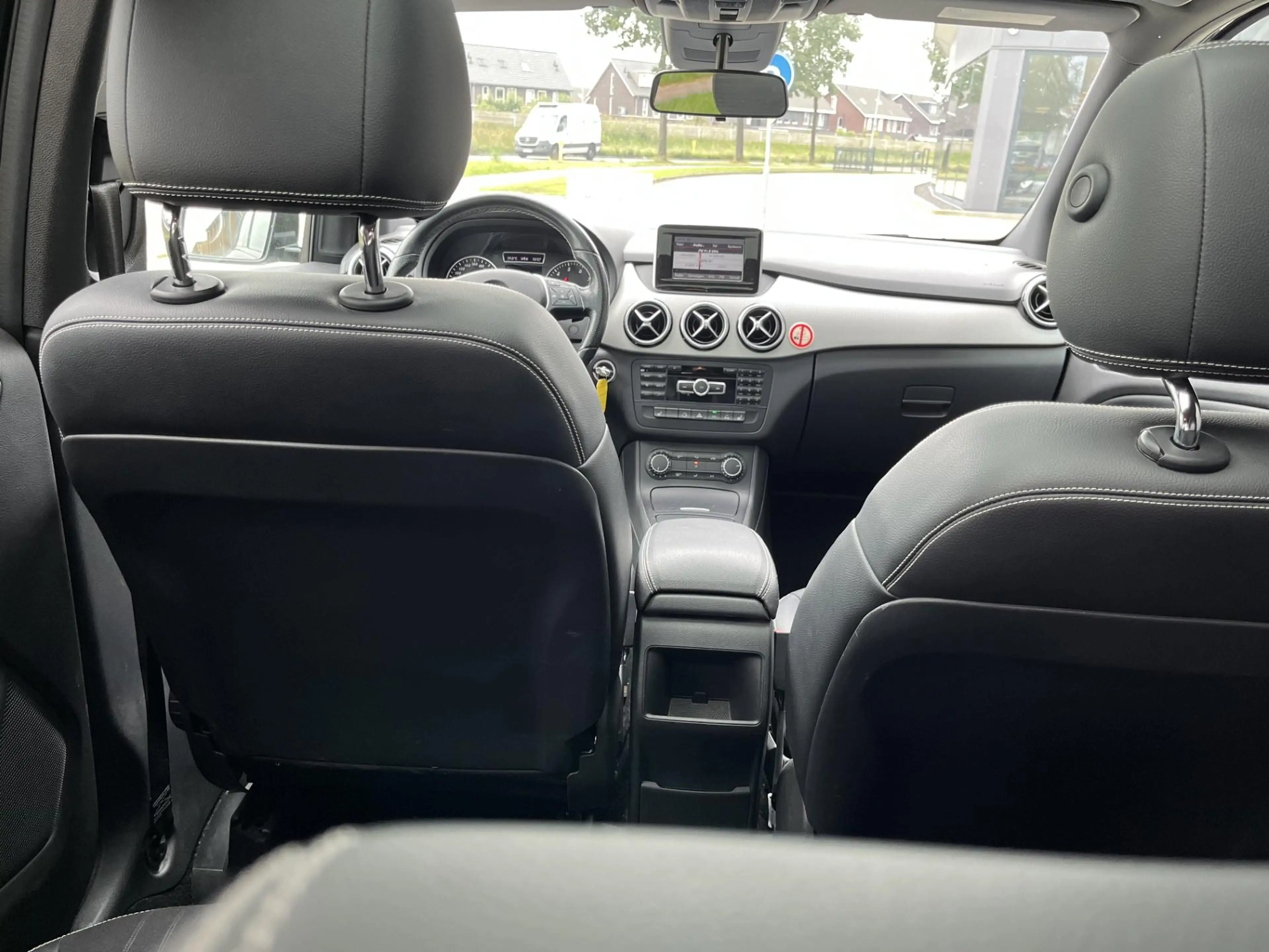Mercedes-Benz B 180 Prestige Panoramadak, trekhaak, Meeneemprijs — photo 14