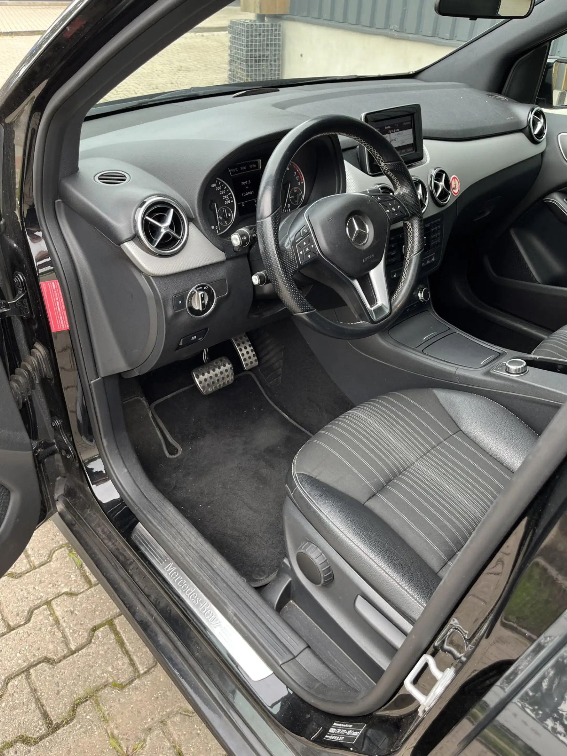Mercedes-Benz B 180 Prestige Panoramadak, trekhaak, Meeneemprijs — photo 12