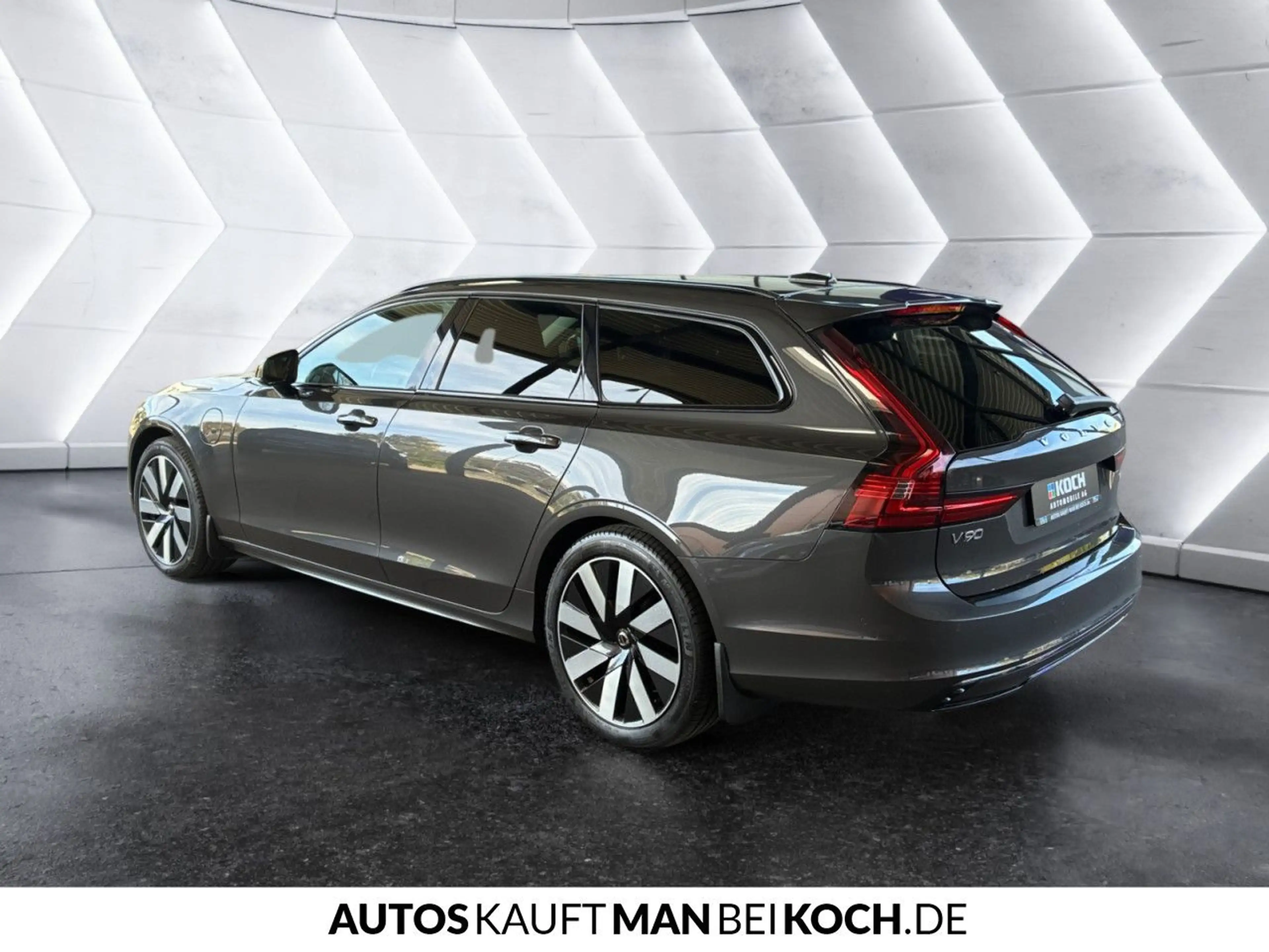 Volvo V90 T6 Plug-In AWD Plus Dark ACC BLIS H/K Voll-LED — photo 4