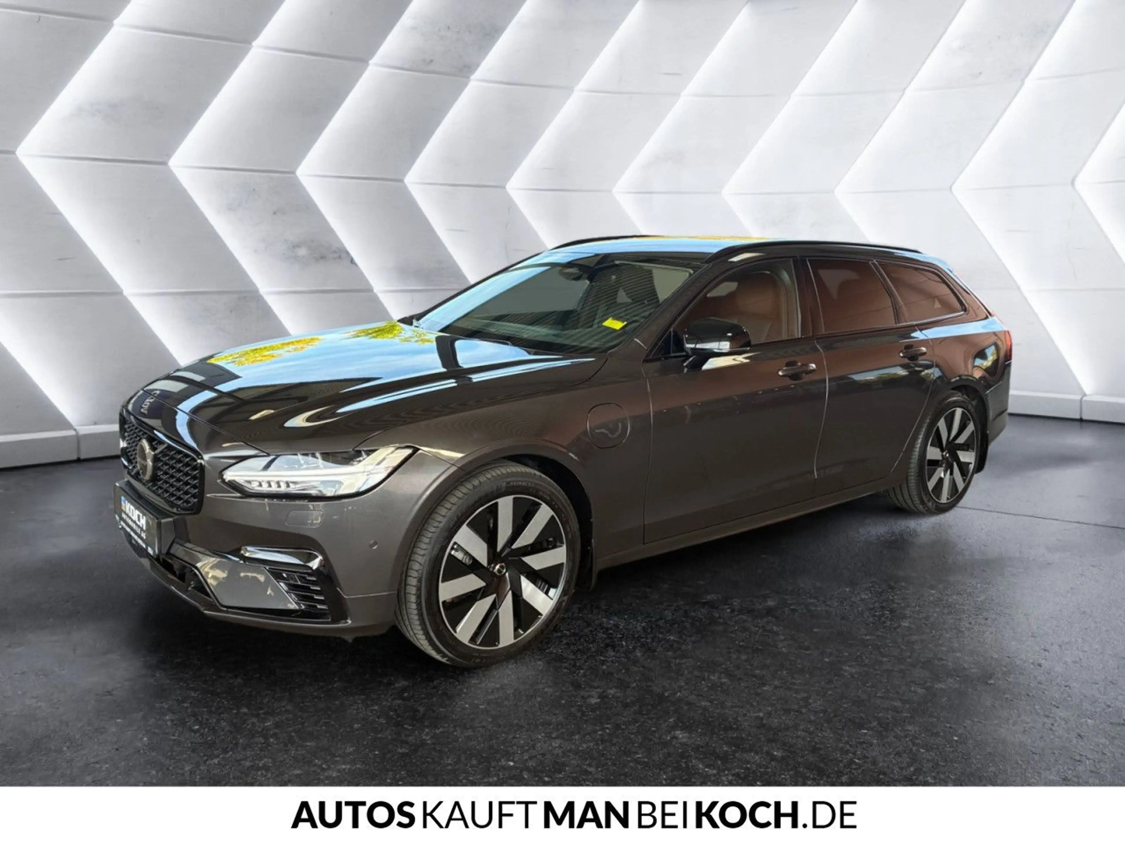 Volvo V90 T6 Plug-In AWD Plus Dark ACC BLIS H/K Voll-LED — photo 3