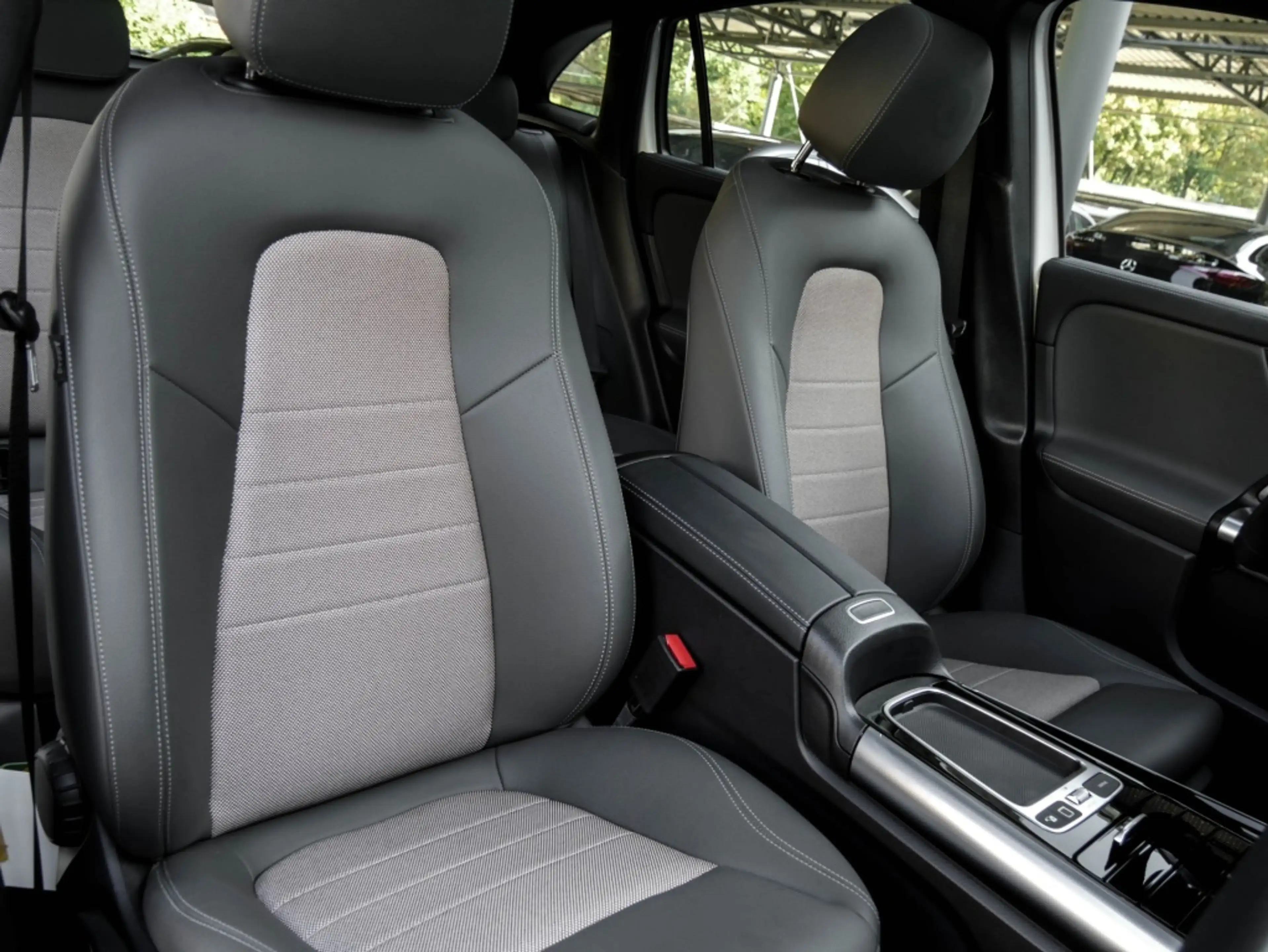 Mercedes-Benz EQA 300 4M Electr-Art/Pano/Keyl/Amb/Cam/LED/Totw — photo 7