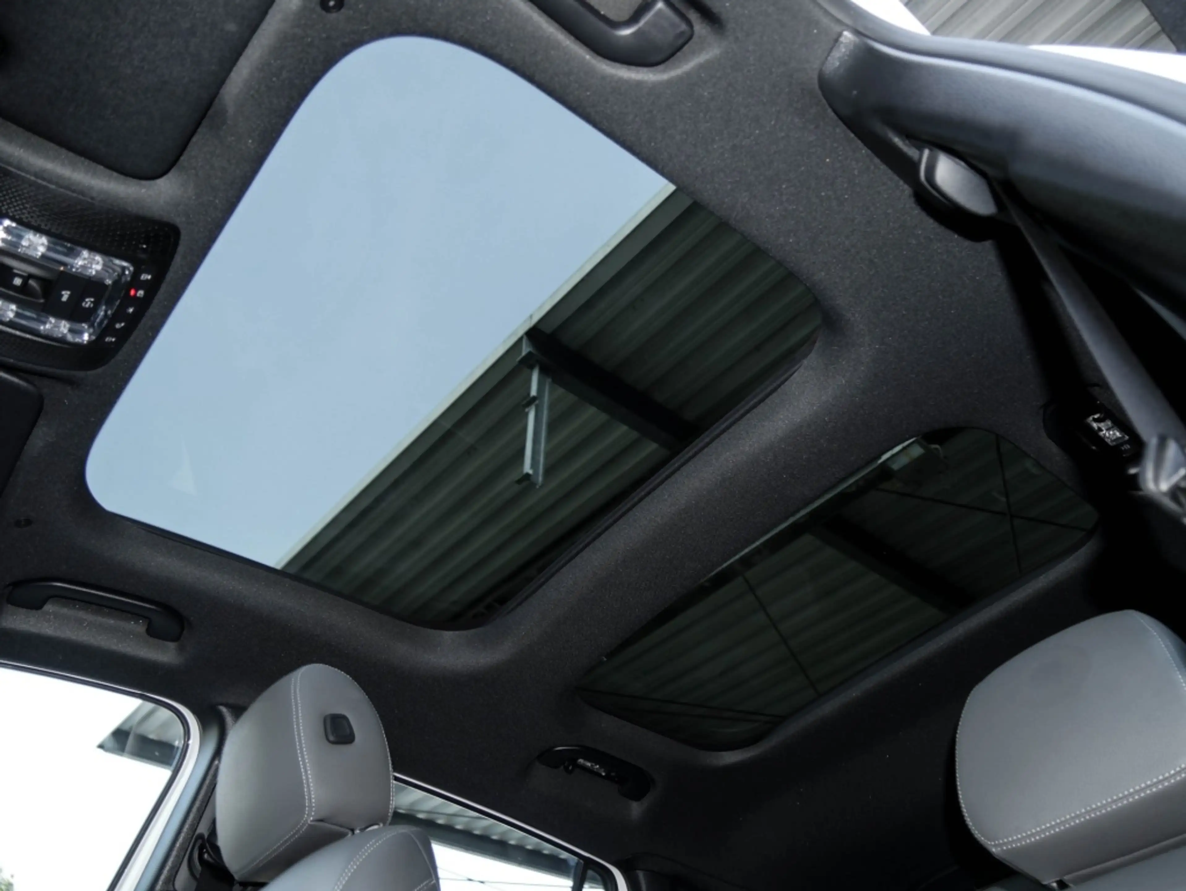 Mercedes-Benz EQA 300 4M Electr-Art/Pano/Keyl/Amb/Cam/LED/Totw — photo 15