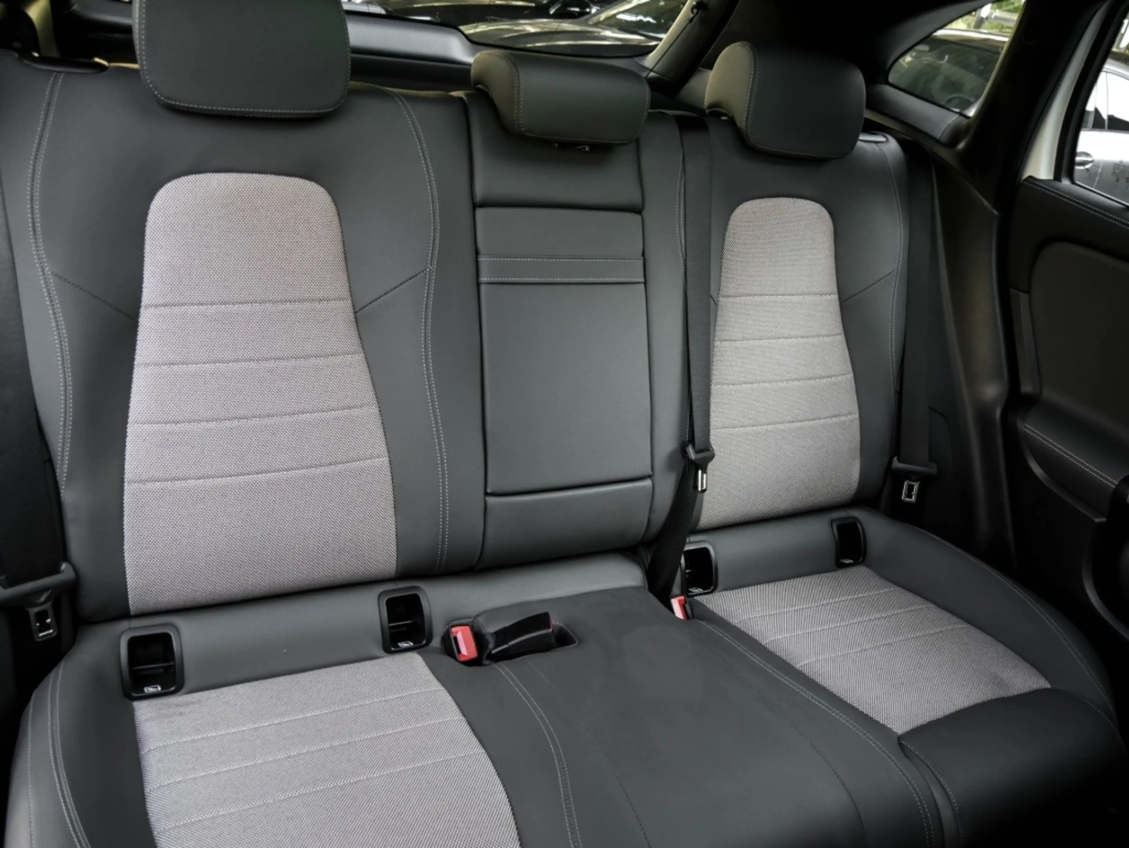 Mercedes-Benz EQA 300 4M Electr-Art/Pano/Keyl/Amb/Cam/LED/Totw — photo 5