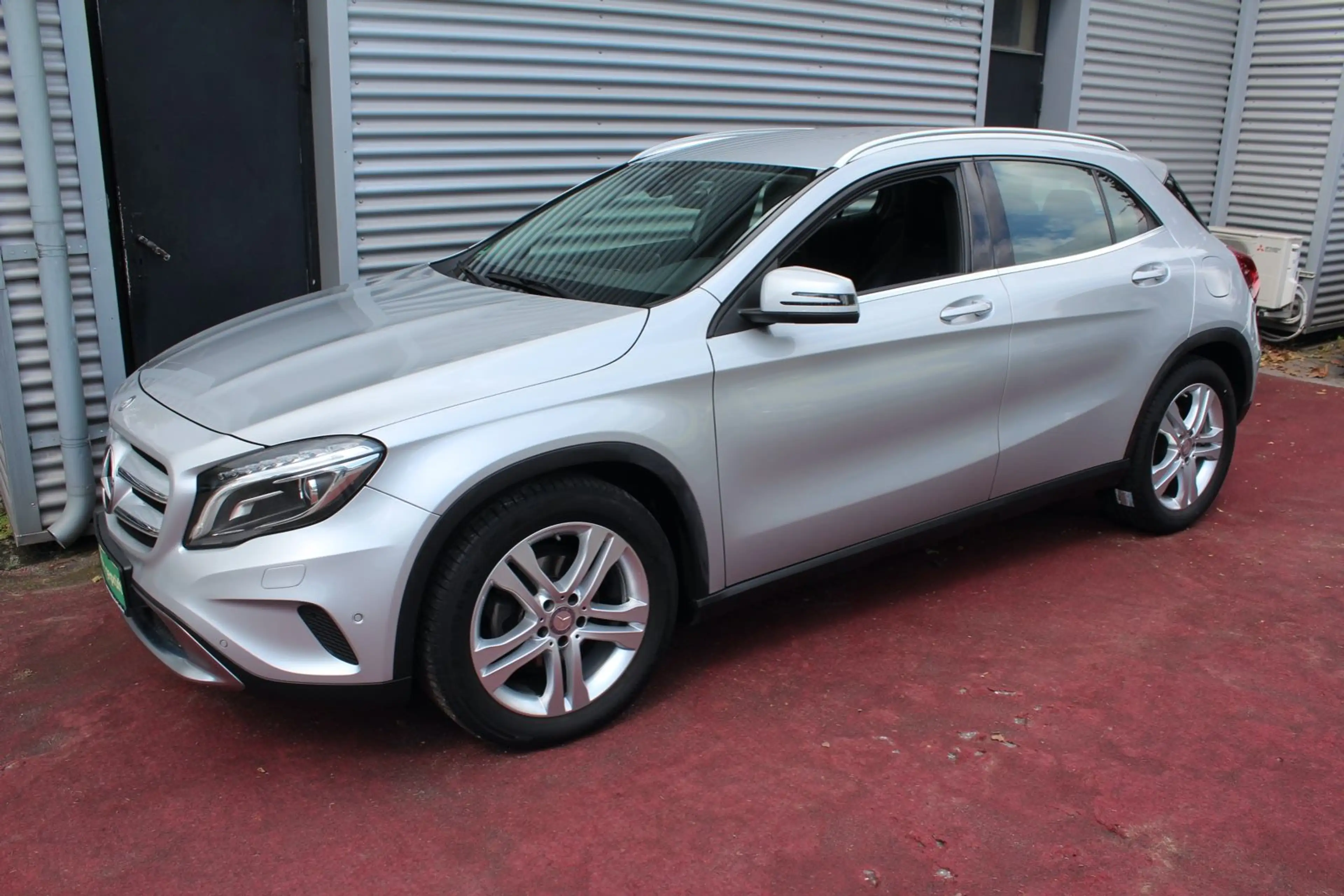 Mercedes-Benz GLA 180 URBAN KLIMA NAVI XENON PDC 18.ZOLL 2.Hd — photo 3