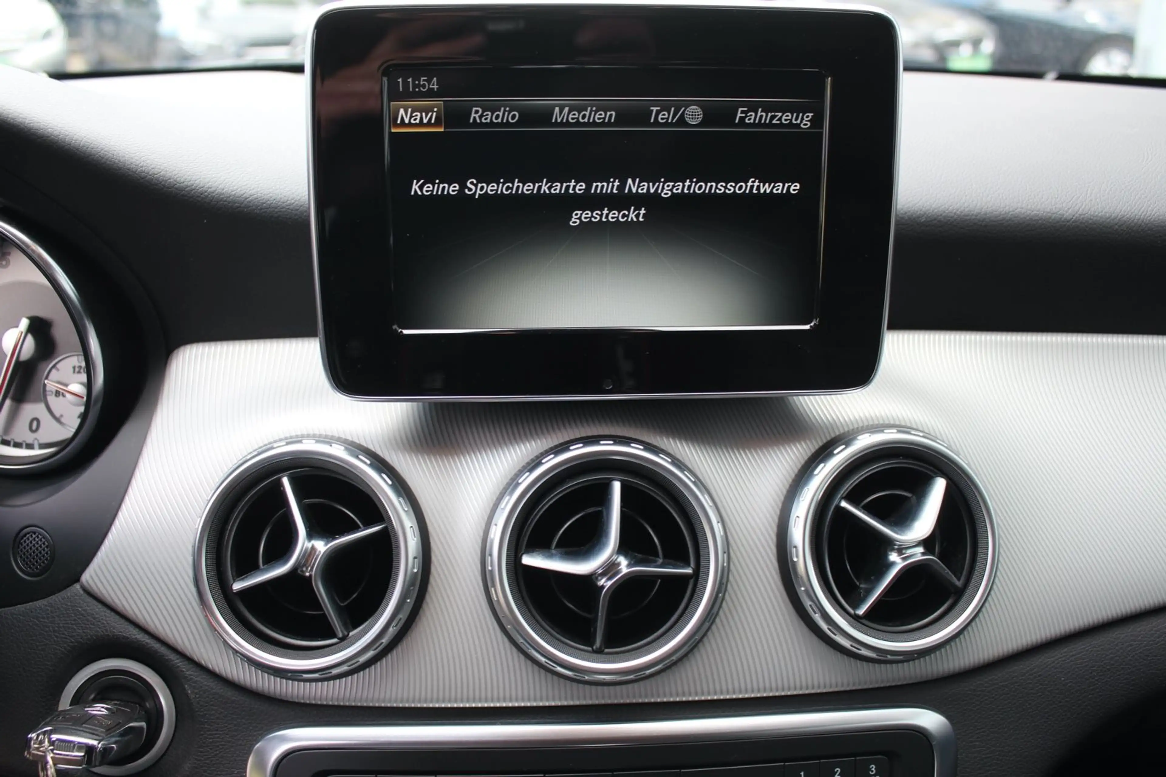 Mercedes-Benz GLA 180 URBAN KLIMA NAVI XENON PDC 18.ZOLL 2.Hd — photo 15