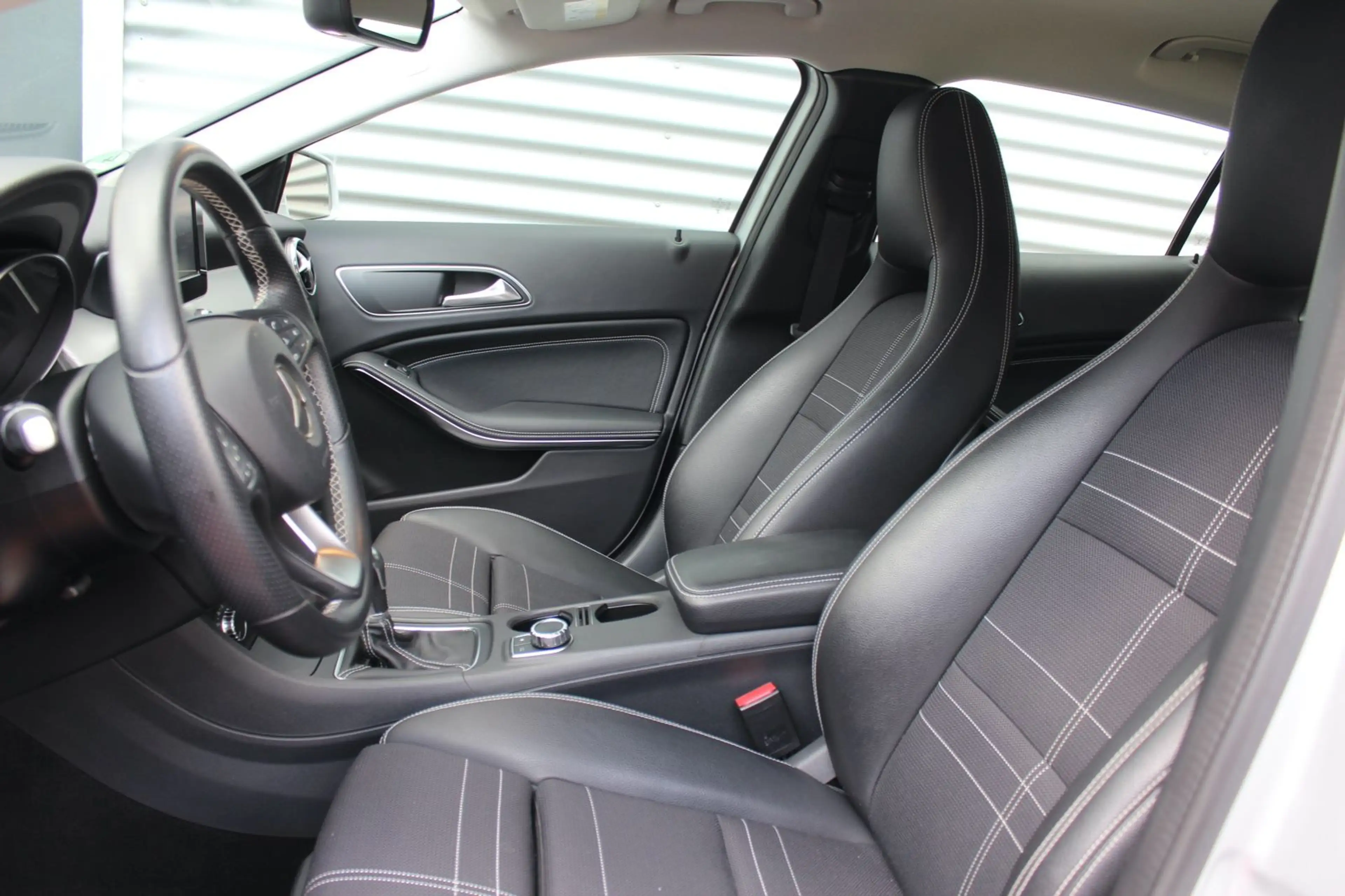 Mercedes-Benz GLA 180 URBAN KLIMA NAVI XENON PDC 18.ZOLL 2.Hd — photo 11
