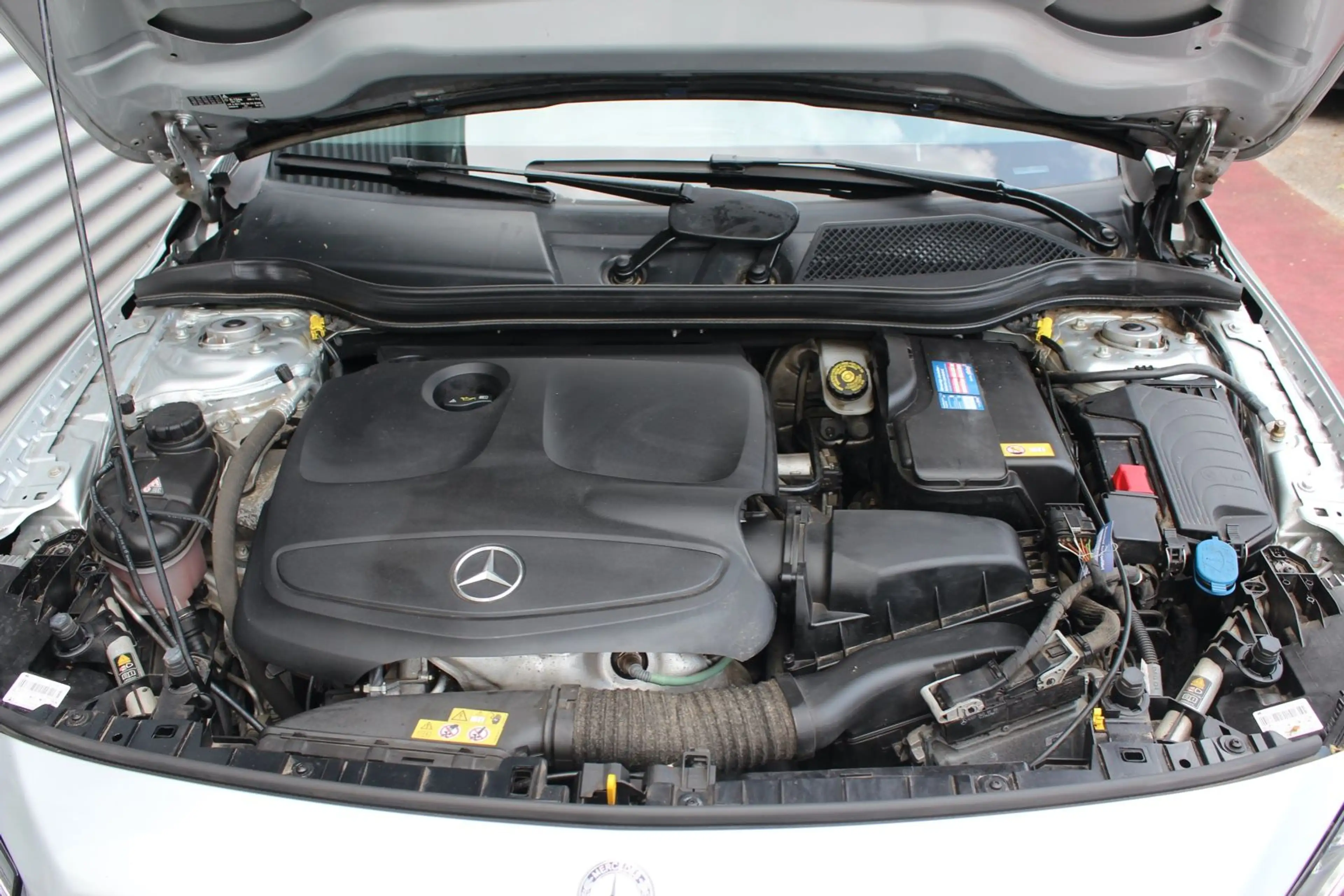 Mercedes-Benz GLA 180 URBAN KLIMA NAVI XENON PDC 18.ZOLL 2.Hd — photo 14
