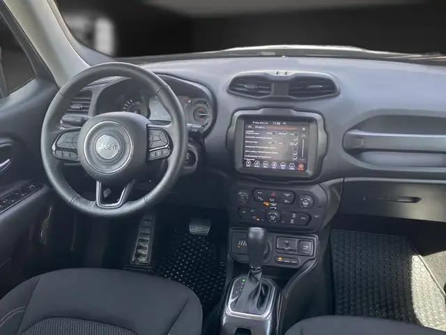 Jeep Renegade view 11