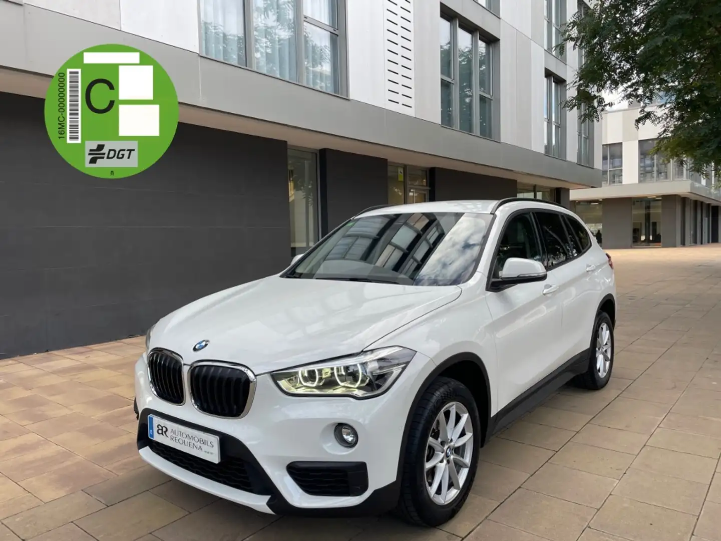 BMW X1 sDrive 18dA Blanc - 1