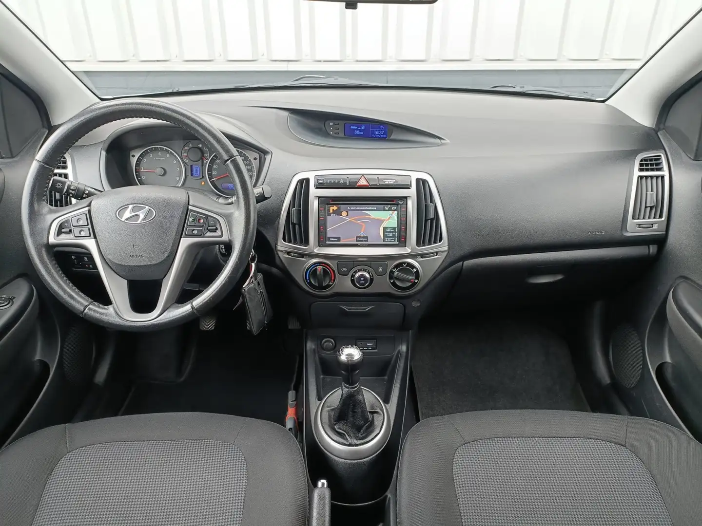 Hyundai i20 1.2i 5 deurs i-Deal | VAN 2e EIGENAAR | AIRCO | Blauw - 2
