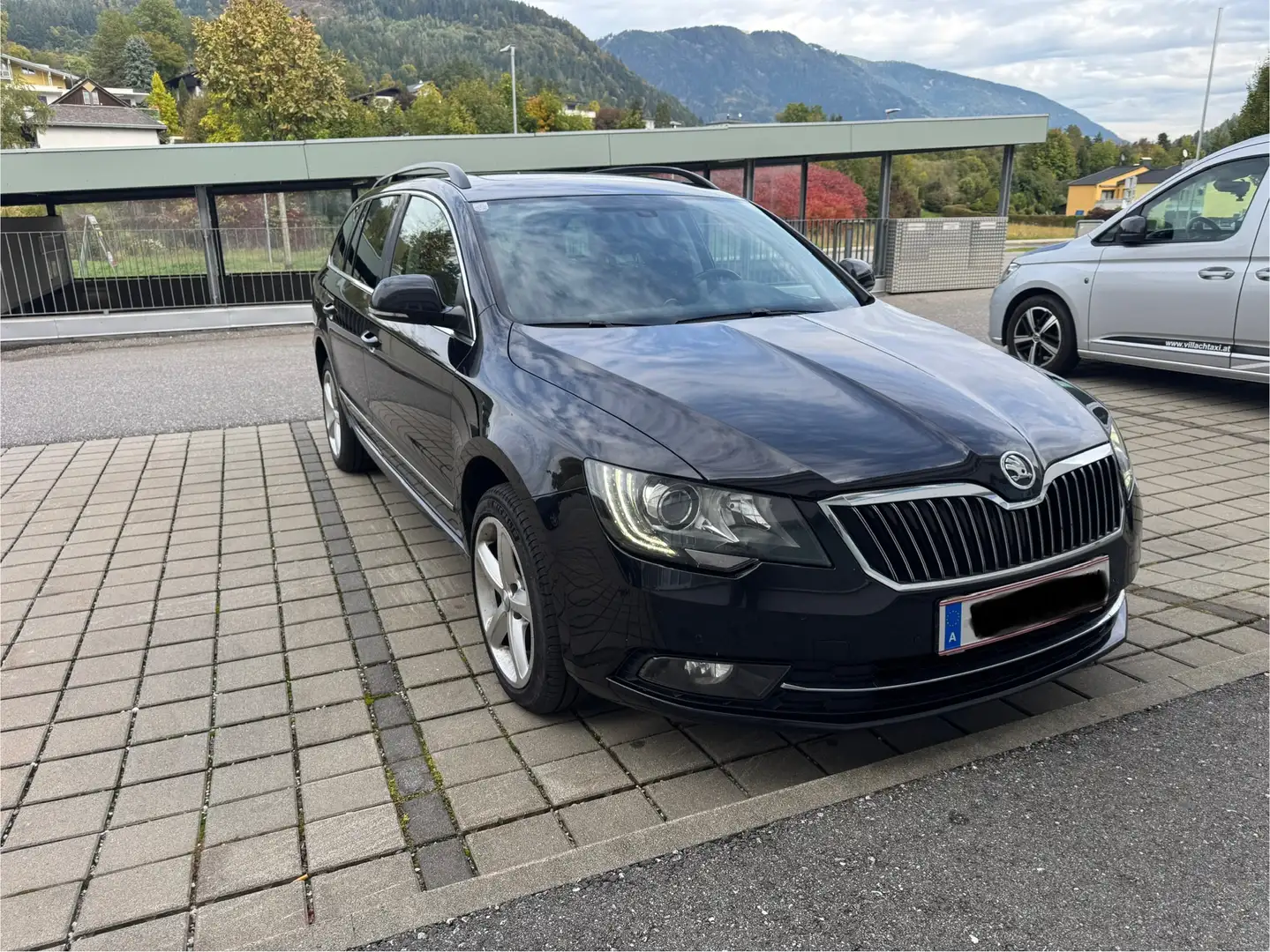 Skoda Superb Superb Combi 2,0 TDI DSG Schwarz - 1