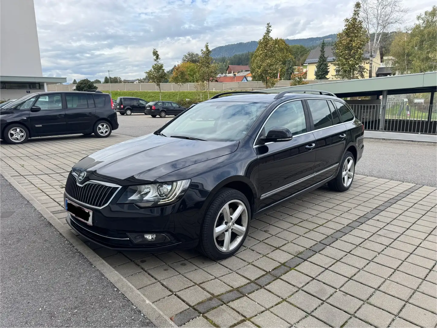 Skoda Superb Superb Combi 2,0 TDI DSG Schwarz - 2