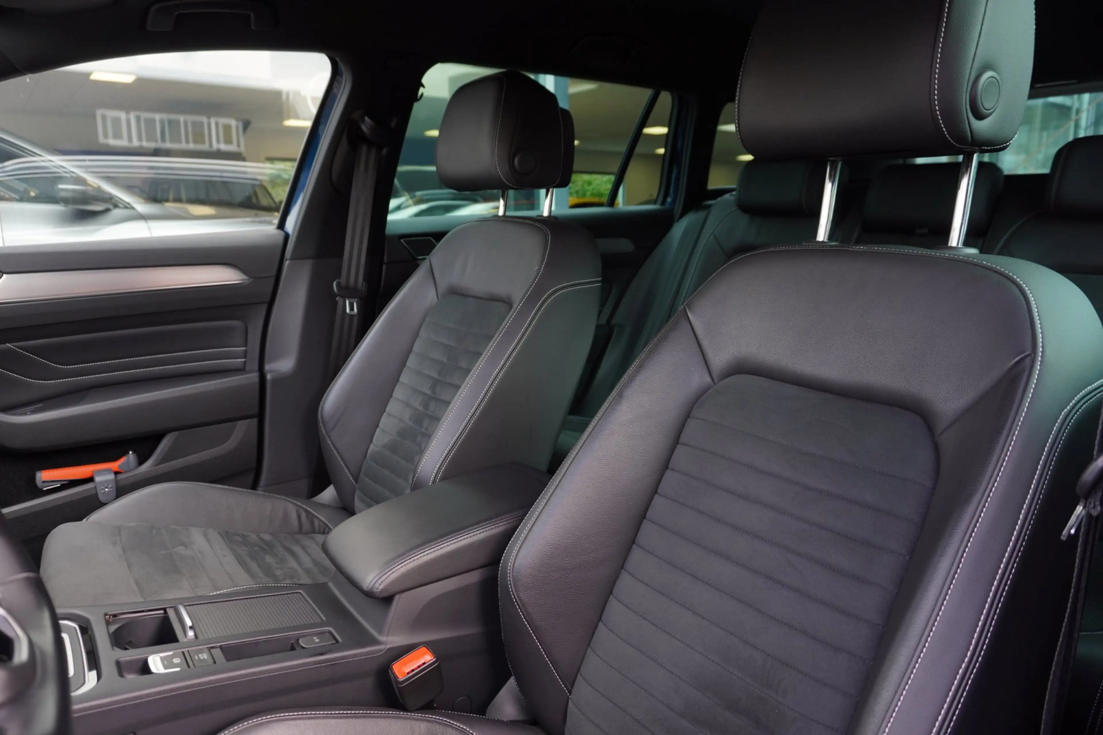 Volkswagen Passat Variant 1.5 TSI R-Line Business + Automaat | Navigatie | C — photo 12
