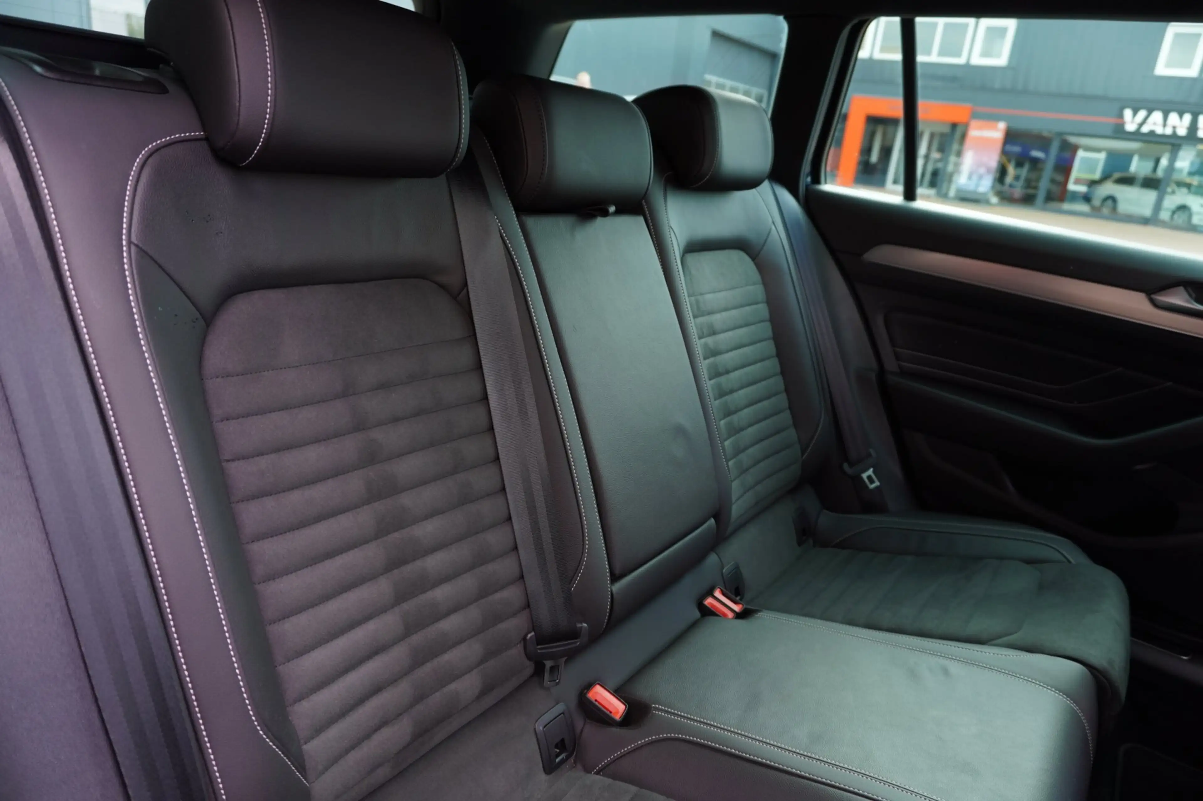 Volkswagen Passat Variant 1.5 TSI R-Line Business + Automaat | Navigatie | C — photo 14