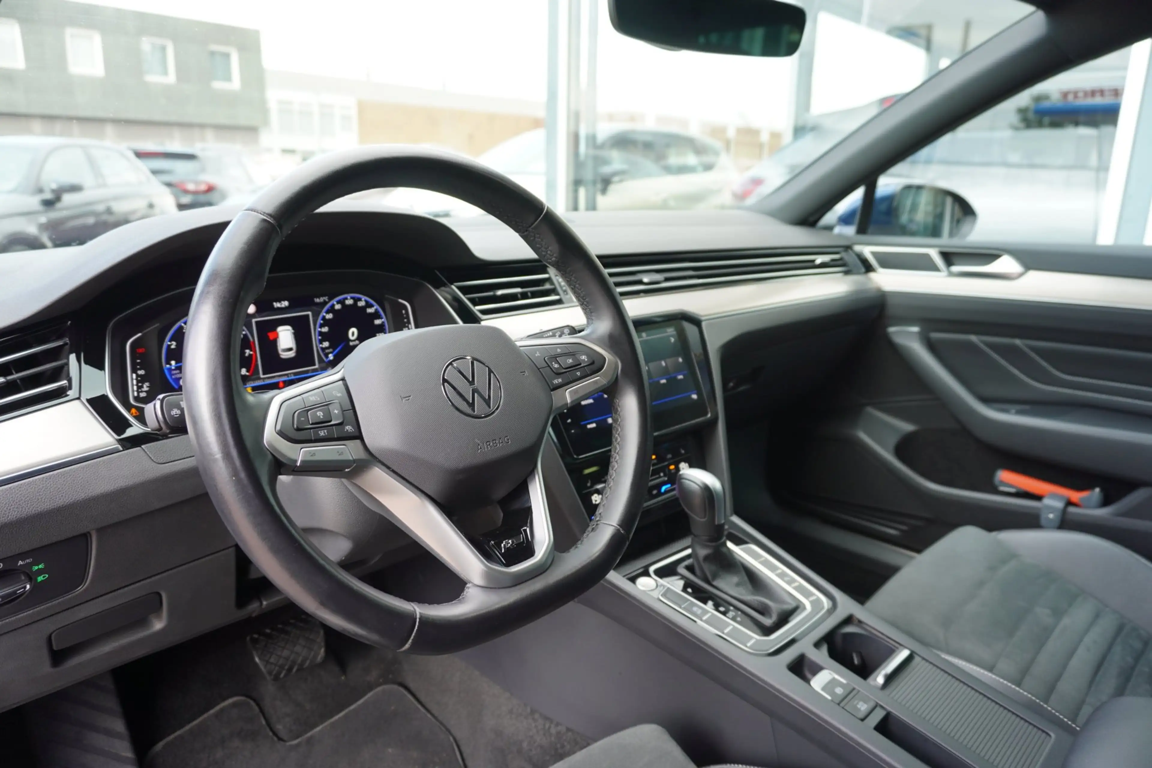 Volkswagen Passat Variant 1.5 TSI R-Line Business + Automaat | Navigatie | C — photo 11