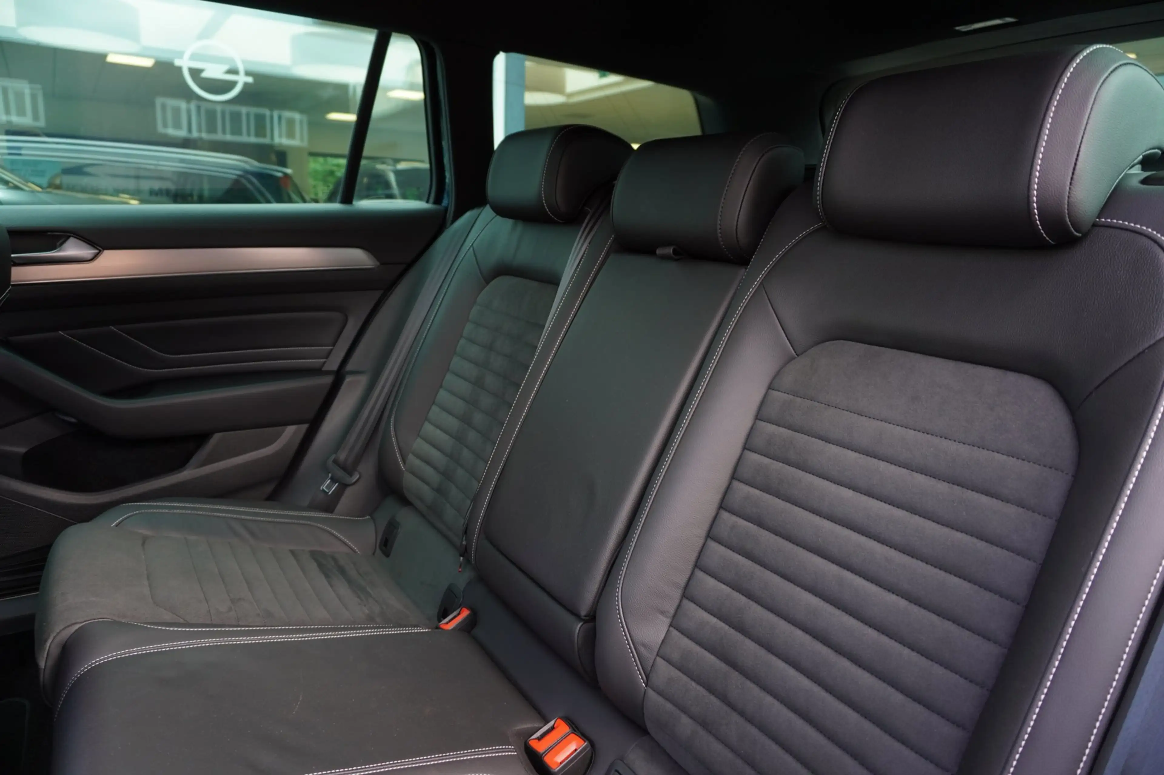 Volkswagen Passat Variant 1.5 TSI R-Line Business + Automaat | Navigatie | C — photo 13