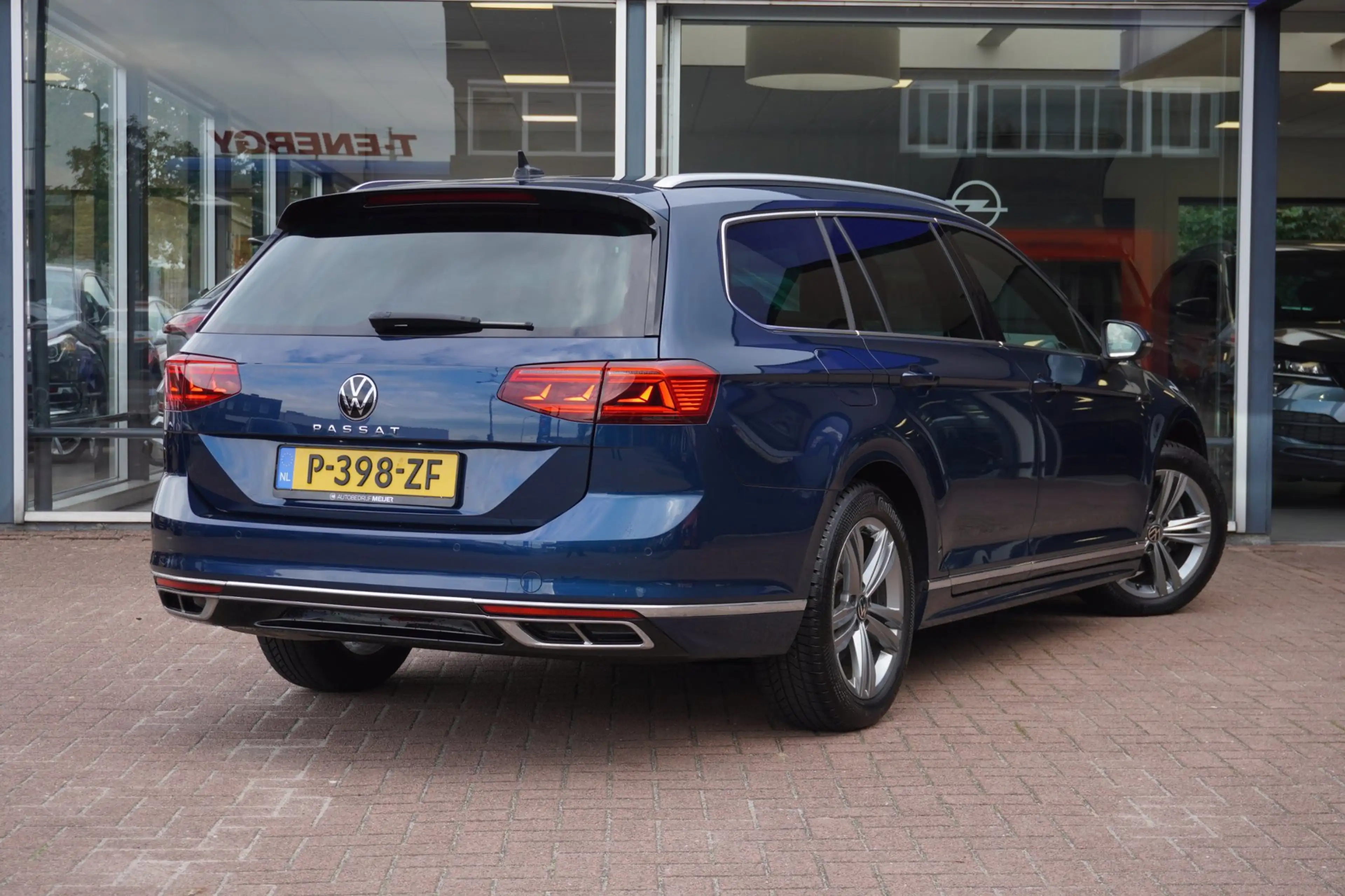Volkswagen Passat Variant 1.5 TSI R-Line Business + Automaat | Navigatie | C — photo 4