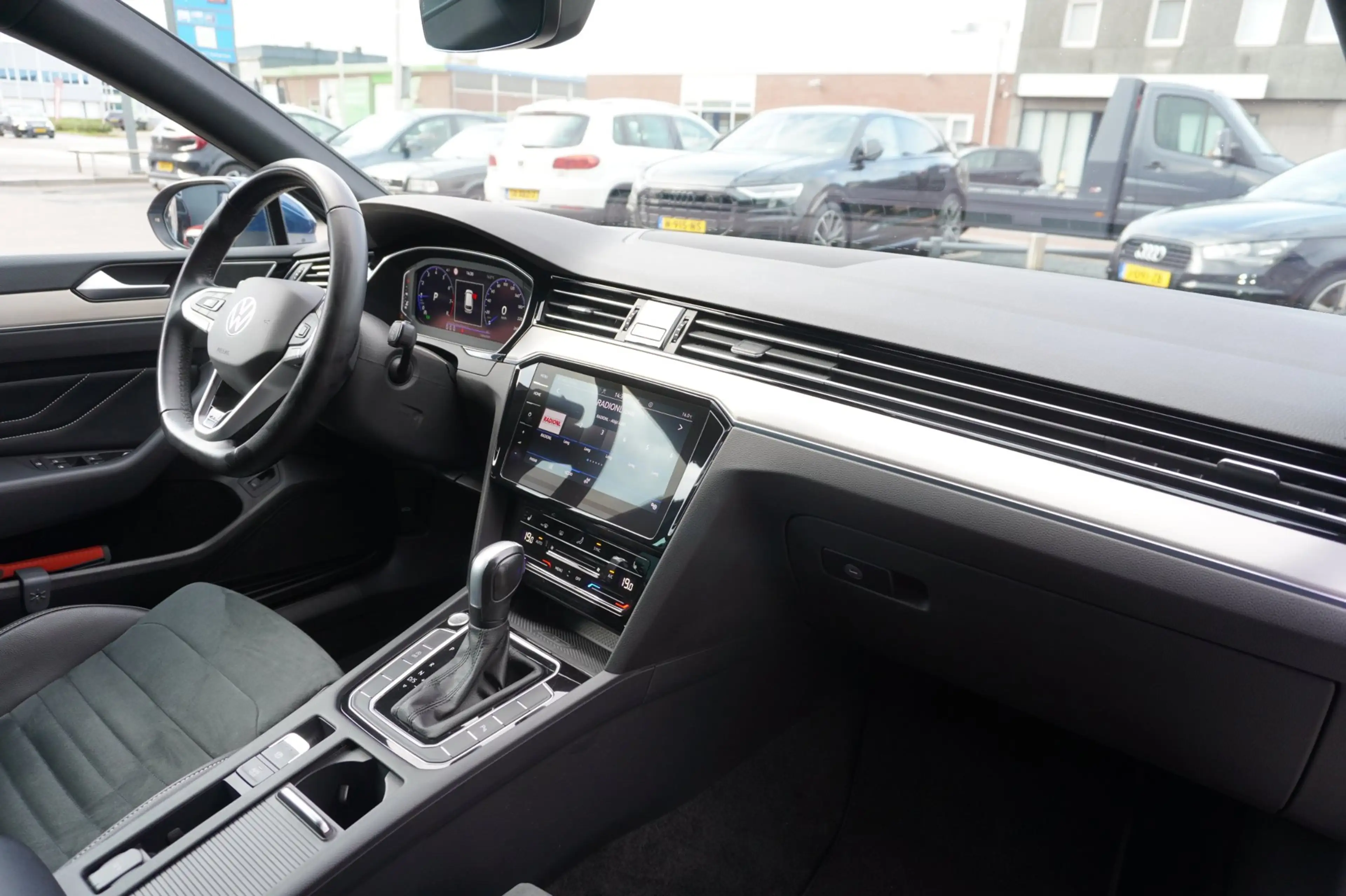 Volkswagen Passat Variant 1.5 TSI R-Line Business + Automaat | Navigatie | C — photo 16