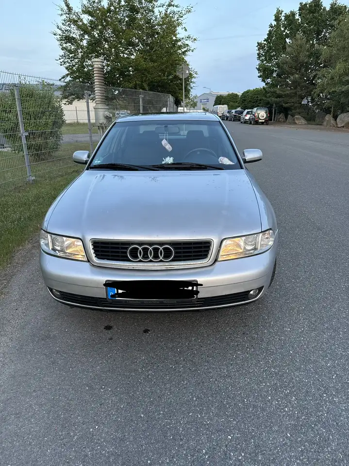 Audi A4 1.6, foto 1