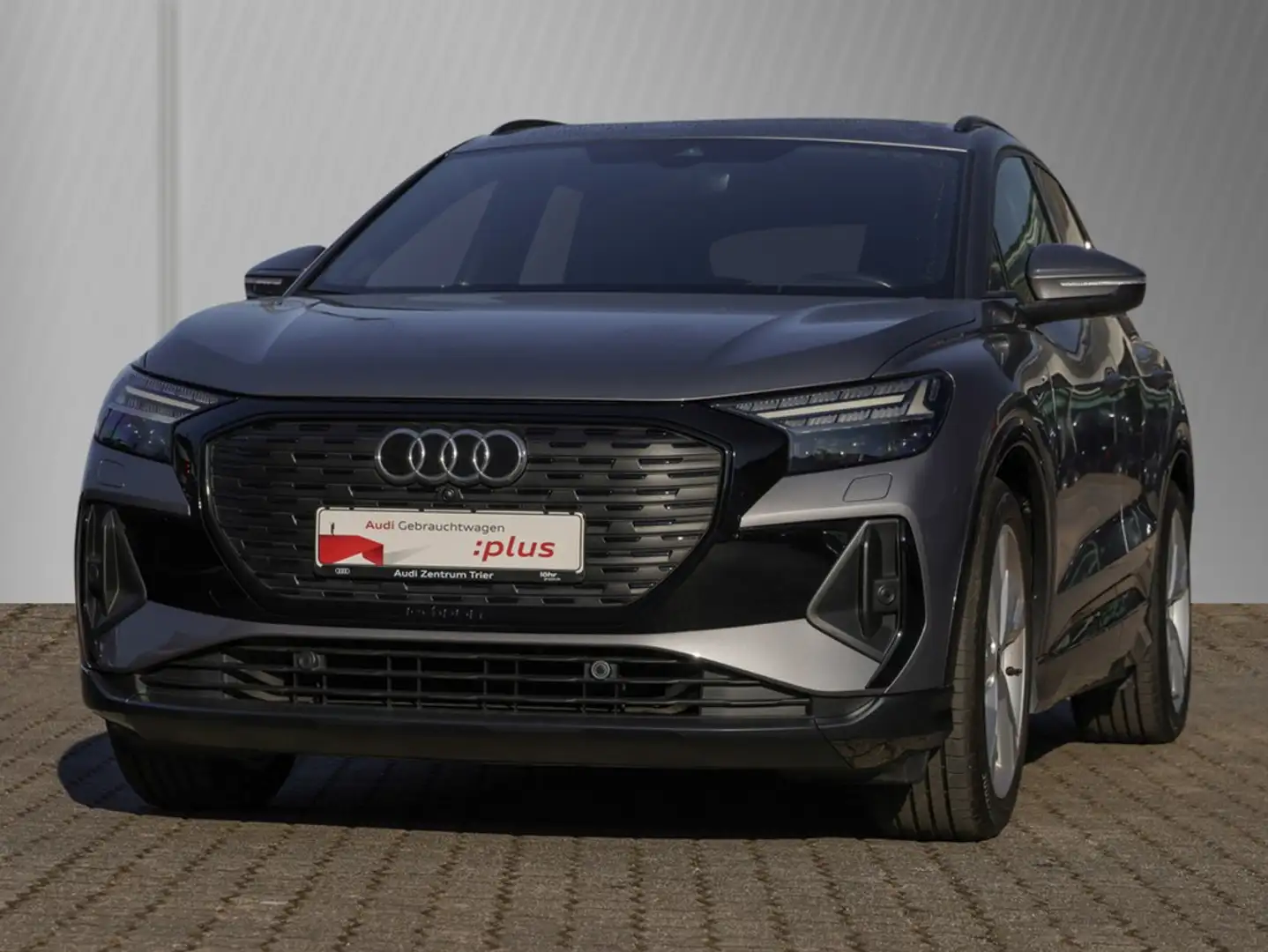 Audi Q4 e-tron Sportback 50 quattro S line Sportpaket Grau - 2