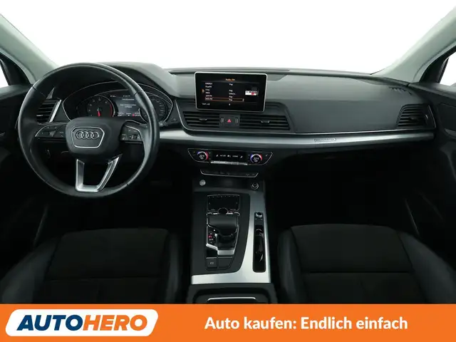 Audi Q5 view 12