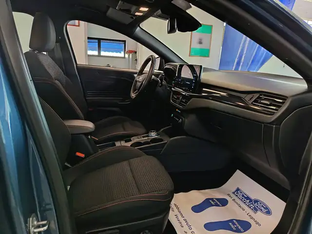 Ford Focus view 13