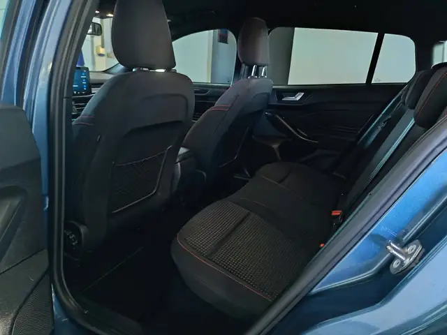 Ford Focus view 5