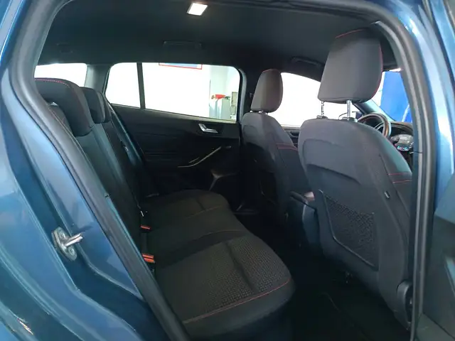 Ford Focus view 12