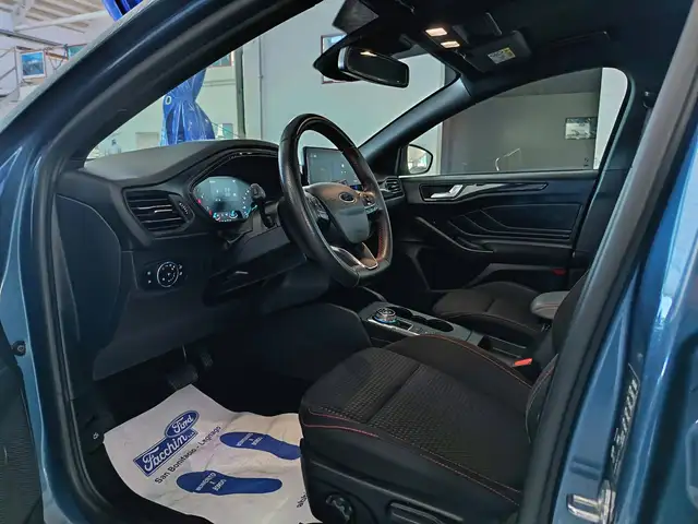 Ford Focus view 2