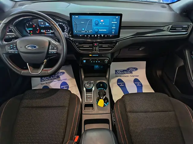 Ford Focus view 8