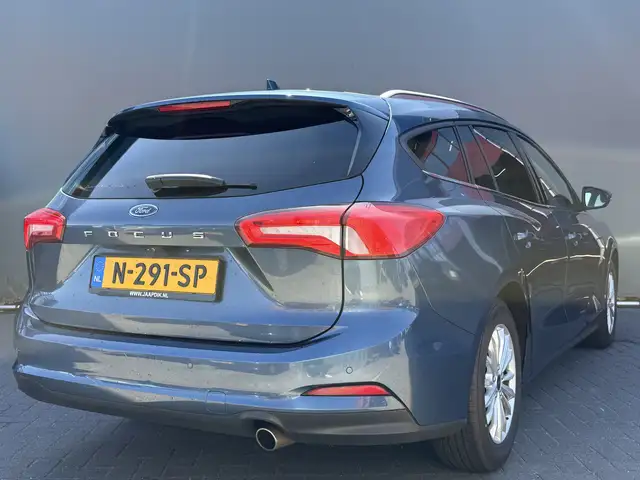 Ford Focus view 2