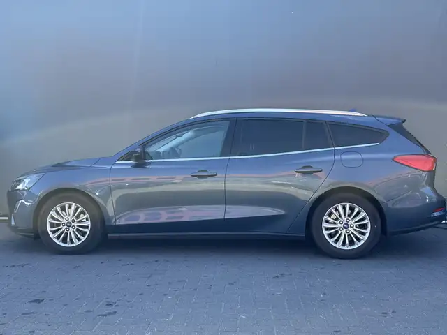 Ford Focus view 9